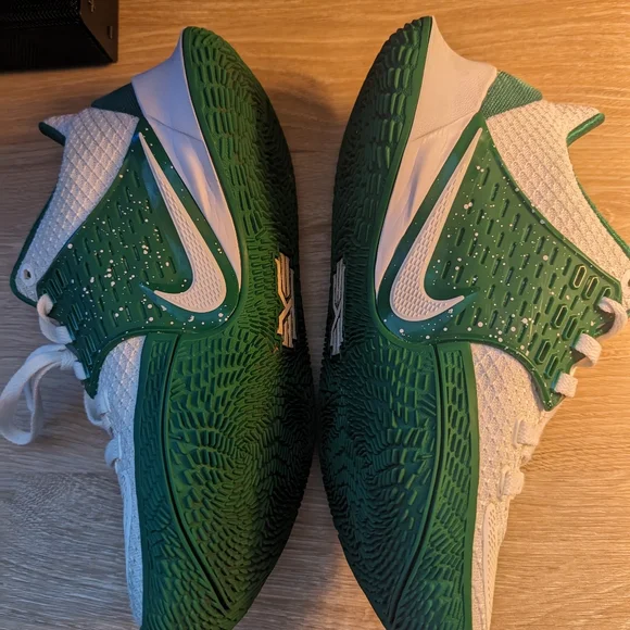 Nike youth 7 Kyrie green and white speckle worn but good condition - Picture 7 of 12